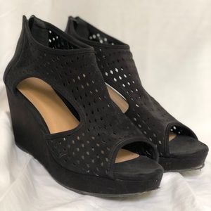 Black wedge heels